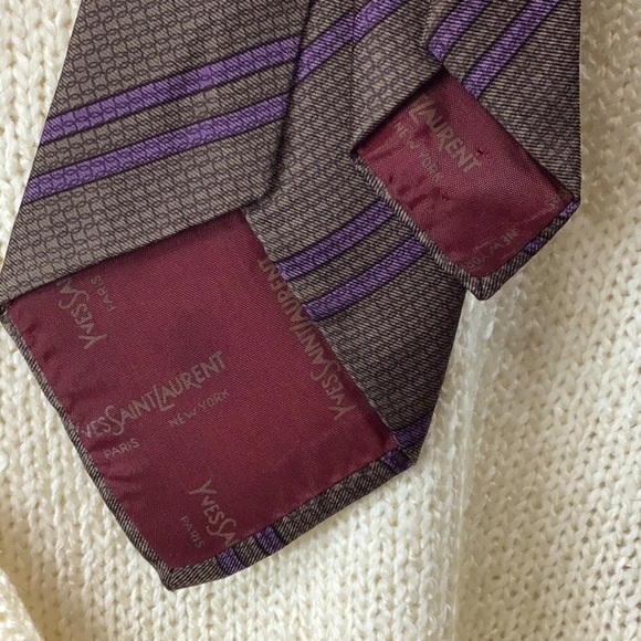 ⚜️VTG Yves Saint Laurent ‘Paris New York’ All Silk Purple Grey - Picture 3 of 7